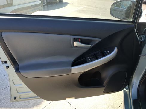 Used 2013 Toyota Prius One image 15