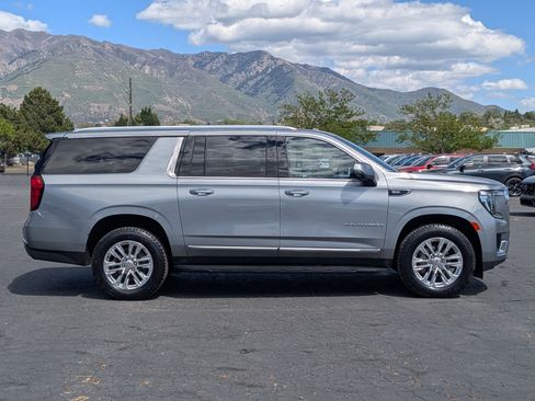 Used 2023 GMC Yukon XL SLT w/ SLT Luxury Package AWD/4WD image 2