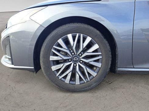 Used 2023 Nissan Altima 2.5 SV image 14