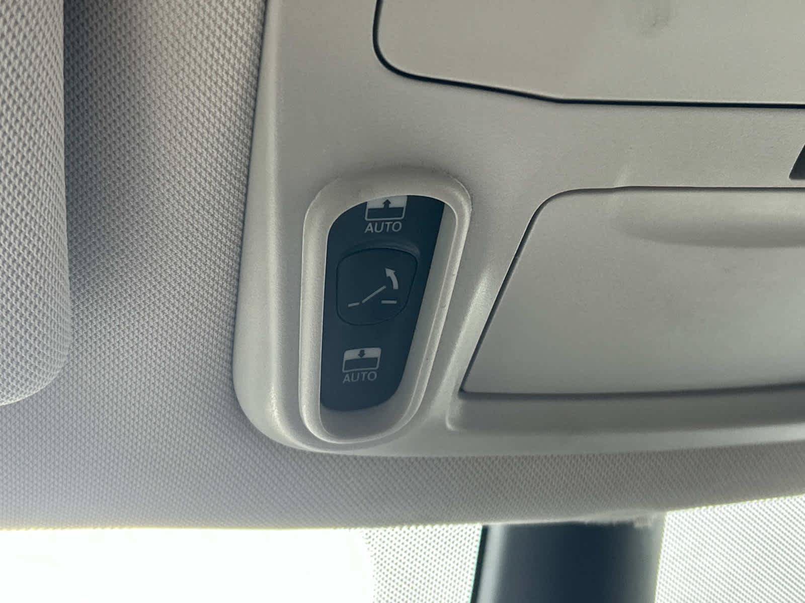 Used 2023 Chrysler Pacifica Limited FWD image 39