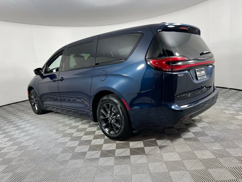 Certified 2024 Chrysler Pacifica Limited image 7