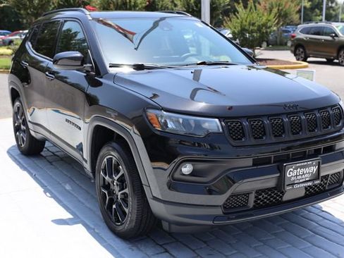 Used 2023 Jeep Compass Latitude w/ Sun and Sound Group AWD/4WD image 7