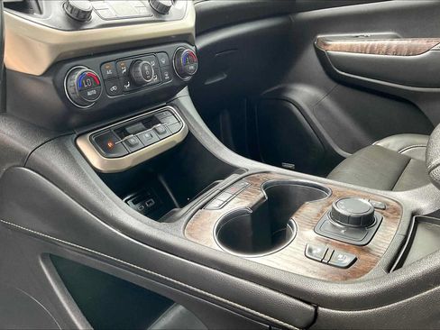 Used 2022 GMC Acadia Denali w/ Denali Technology Package FWD image 34