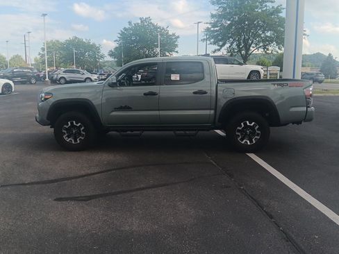Used 2023 Toyota Tacoma TRD Off-Road w/ Advanced Technology Package AWD/4WD image 9