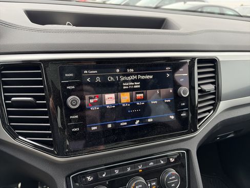 Used 2023 Volkswagen Atlas Cross Sport SEL R-Line image 29