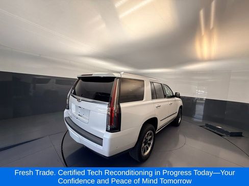 Used 2019 Cadillac Escalade Premium Luxury image 4