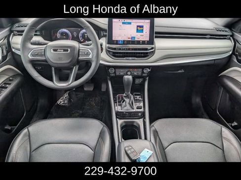 Used 2023 Jeep Compass Limited w/ Elite Group AWD/4WD image 9