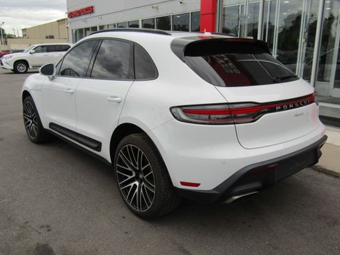 Used 2022 Porsche Macan AWD/4WD image 8