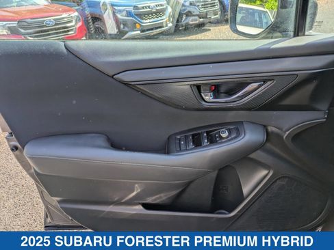 Used 2025 Subaru Forester Premium AWD/4WD image 12