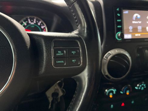 Used 2018 Jeep Wrangler Rubicon w/ Power Convenience Group image 30