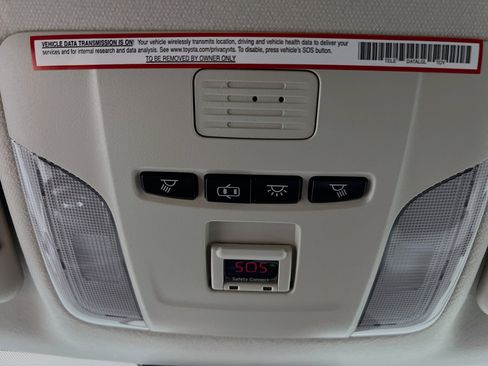 Used 2020 Toyota Corolla LE image 21