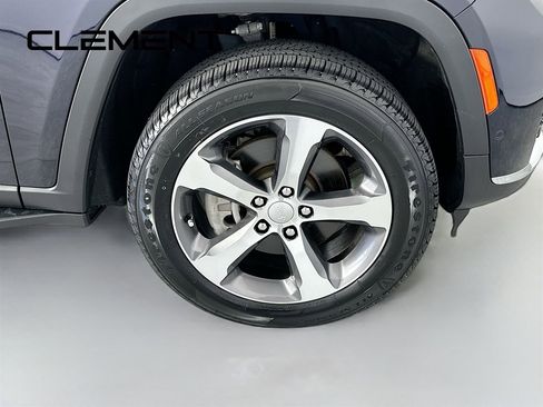 Used 2023 Jeep Grand Cherokee L Limited w/ Luxury Tech Group II AWD/4WD image 37