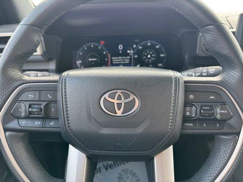 Used 2025 Toyota 4Runner TRD Off-Road image 18