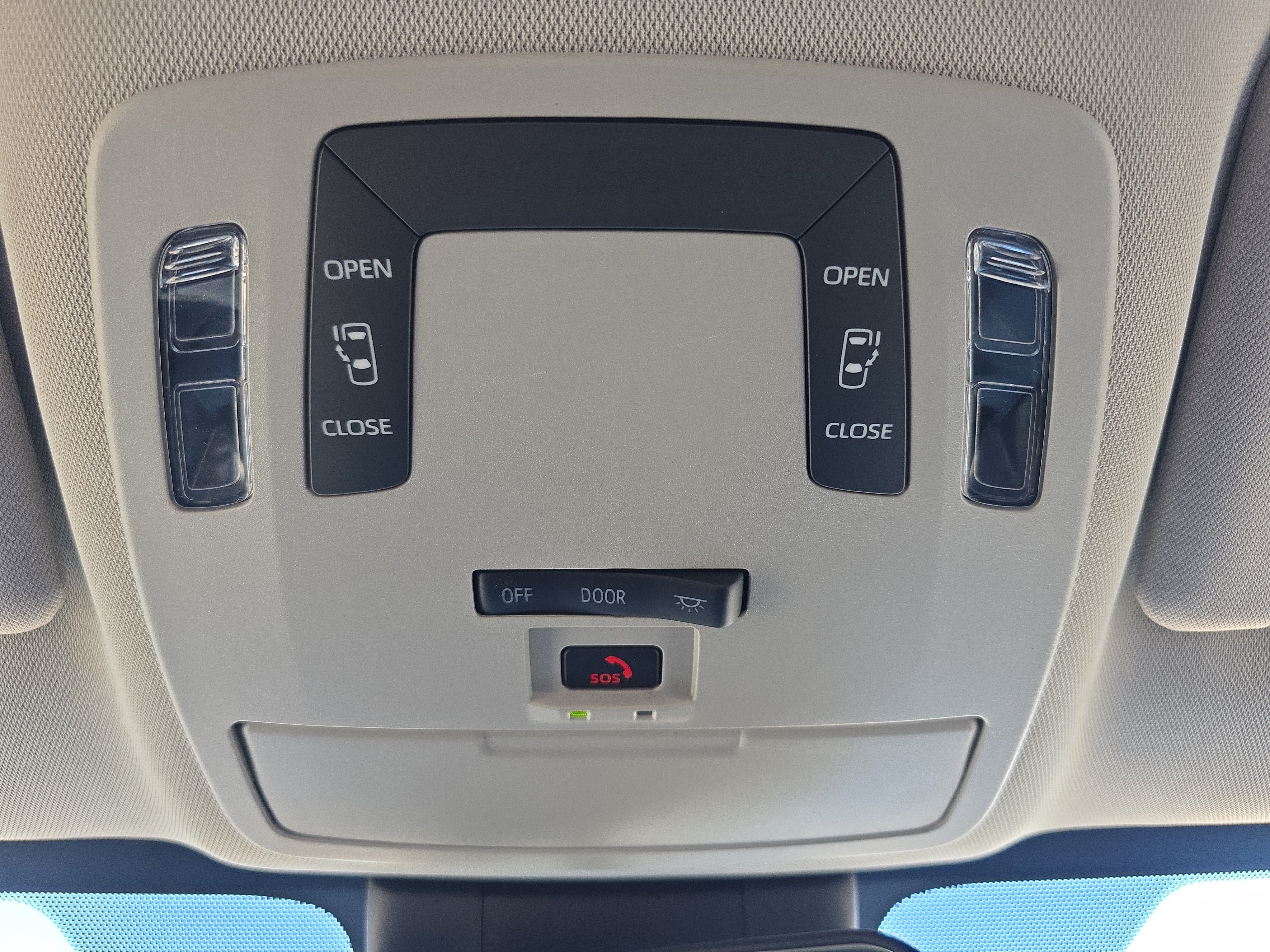 Used 2025 Toyota Sienna LE AWD/4WD image 29