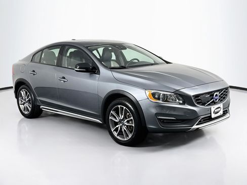 Used 2018 Volvo S60 T5 Cross Country Platinum AWD/4WD image 2