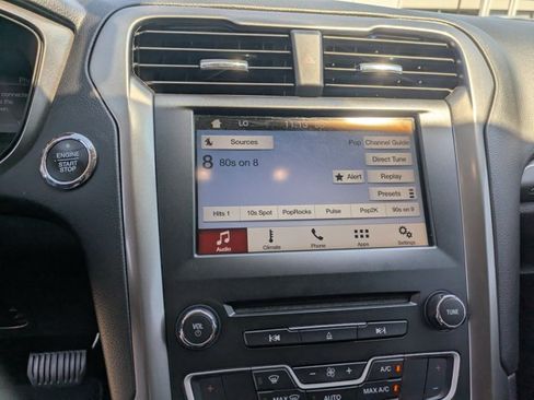 Used 2018 Ford Fusion SE w/ Fusion SE Technology Package FWD image 12