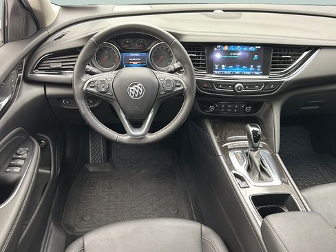 Used 2018 Buick Regal Essence w/ Driver Confidence Package #1 AWD/4WD image 10