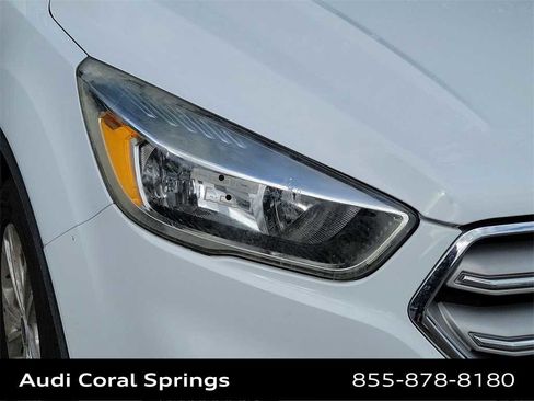 Used 2019 Ford Escape SE image 17