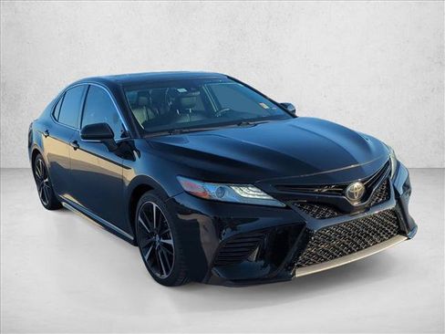 Used 2019 Toyota Camry XSE FWD image 3