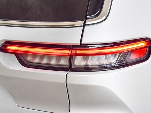 Used 2022 Jeep Grand Cherokee L Laredo w/ Luxury Tech Group I image 7