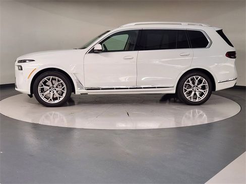 Used 2025 BMW X7 xDrive40i image 5