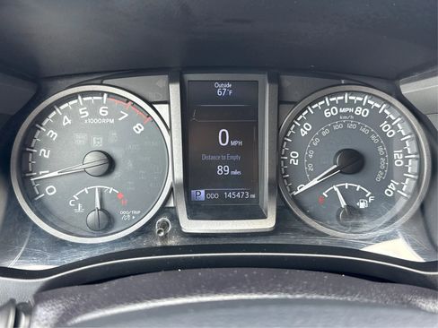 Used 2016 Toyota Tacoma TRD Sport image 17