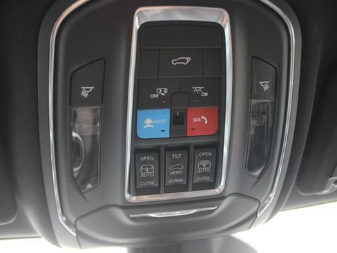 Used 2024 Jeep Grand Cherokee L Limited w/ Black Appearance Package AWD/4WD image 14