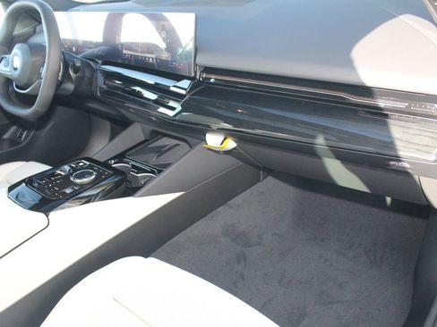 New 2026 BMW 530i xDrive w/ Premium Package AWD/4WD image 24