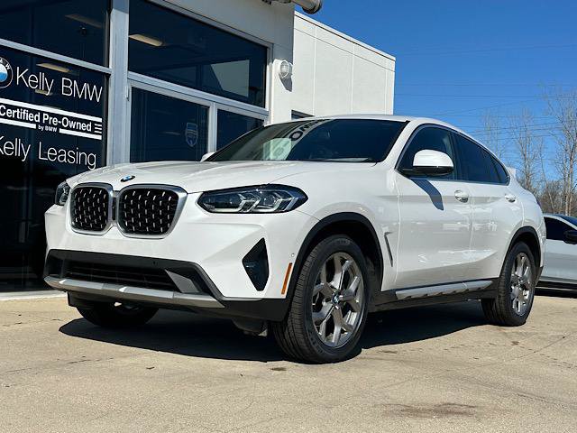 Used 2025 BMW X4 xDrive30i AWD/4WD image 3