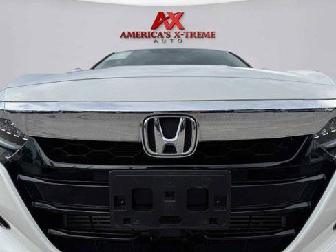 Used 2018 Honda Accord Touring image 12
