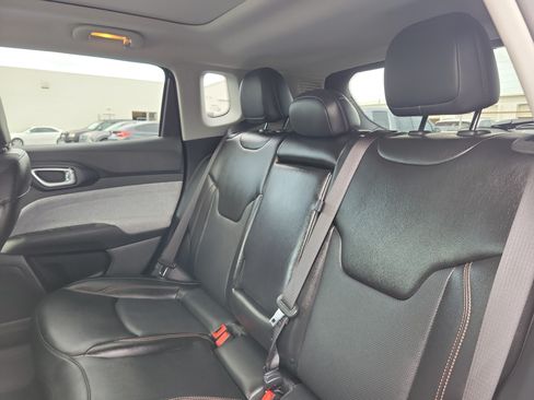 Used 2022 Jeep Compass Latitude w/ Sun and Sound Group AWD/4WD image 11