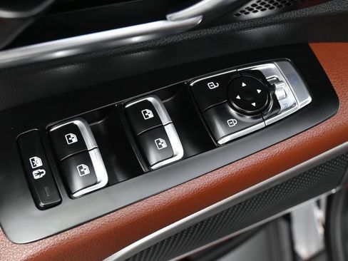 Used 2024 Kia Telluride EX w/ EX Captain's Chair Package FWD image 4