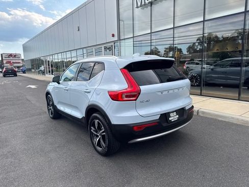 Used 2025 Volvo XC40 B5 Core AWD/4WD image 3