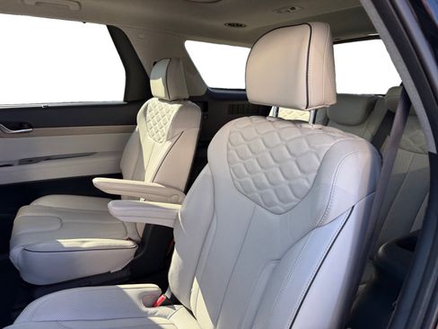 Used 2022 Hyundai Palisade Limited FWD image 16