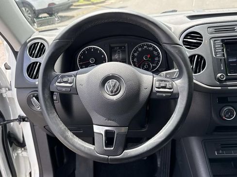 Used 2017 Volkswagen Tiguan Limited FWD image 18
