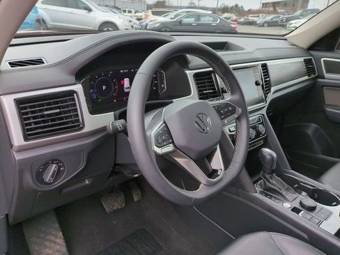 Used 2023 Volkswagen Atlas SE image 8