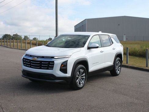 New 2026 Chevrolet Equinox LT w/ Convenience Package II image 2