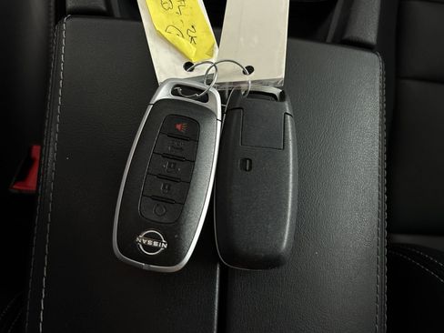 Used 2024 Nissan Rogue SL w/ SL Premium Package FWD image 33