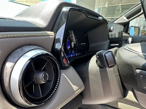 New 2025 Chevrolet Colorado ZR2 w/ Technology Package image 23