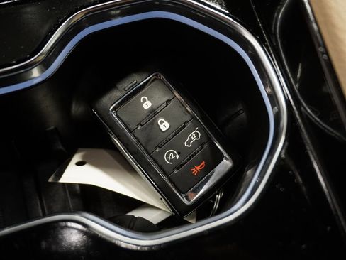 Used 2023 Jeep Grand Cherokee L Limited image 32