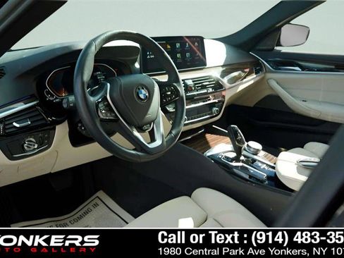 Used 2022 BMW 540i xDrive w/ Premium Package image 18