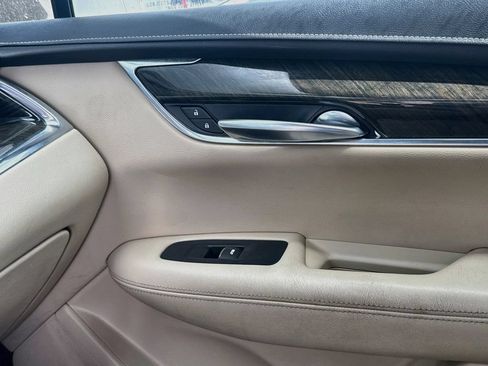 Used 2019 Cadillac XT5 FWD image 14