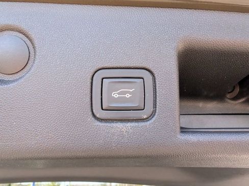 Used 2023 Chevrolet Equinox LT FWD image 20