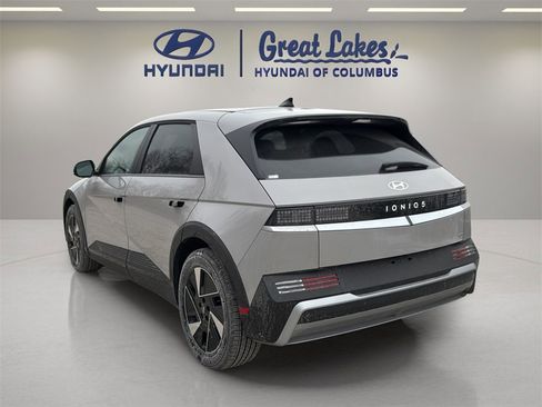 Certified 2025 Hyundai Ioniq 5 SE image 3