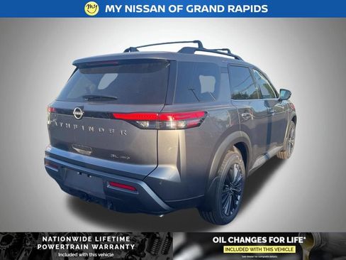 New 2026 Nissan Pathfinder SL w/ SL Premium Package AWD/4WD image 5
