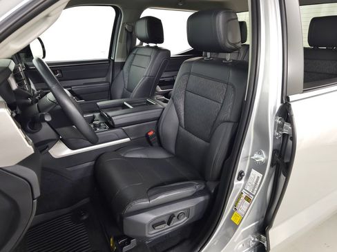Used 2024 Toyota Tundra Limited AWD/4WD image 17