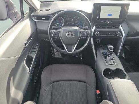 Used 2024 Toyota Venza LE AWD/4WD image 4