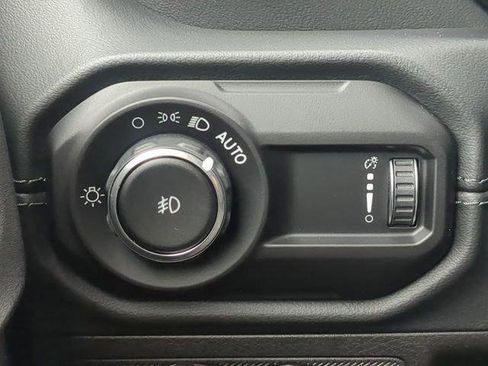 Certified 2024 Jeep Wrangler Unlimited Sahara w/ Technology Group AWD/4WD image 27