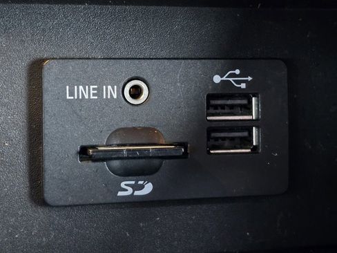 Used 2015 Ford F150 Lariat w/ Equipment Group 502A Luxury image 9