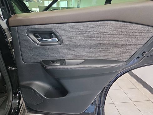 Used 2023 Nissan Rogue SV AWD/4WD image 18